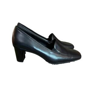Rockport black classic leather heels.‎ Size 7.5